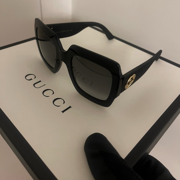 Gucci Women's Black Square Framed Sunglasses - Picture 5 of 5